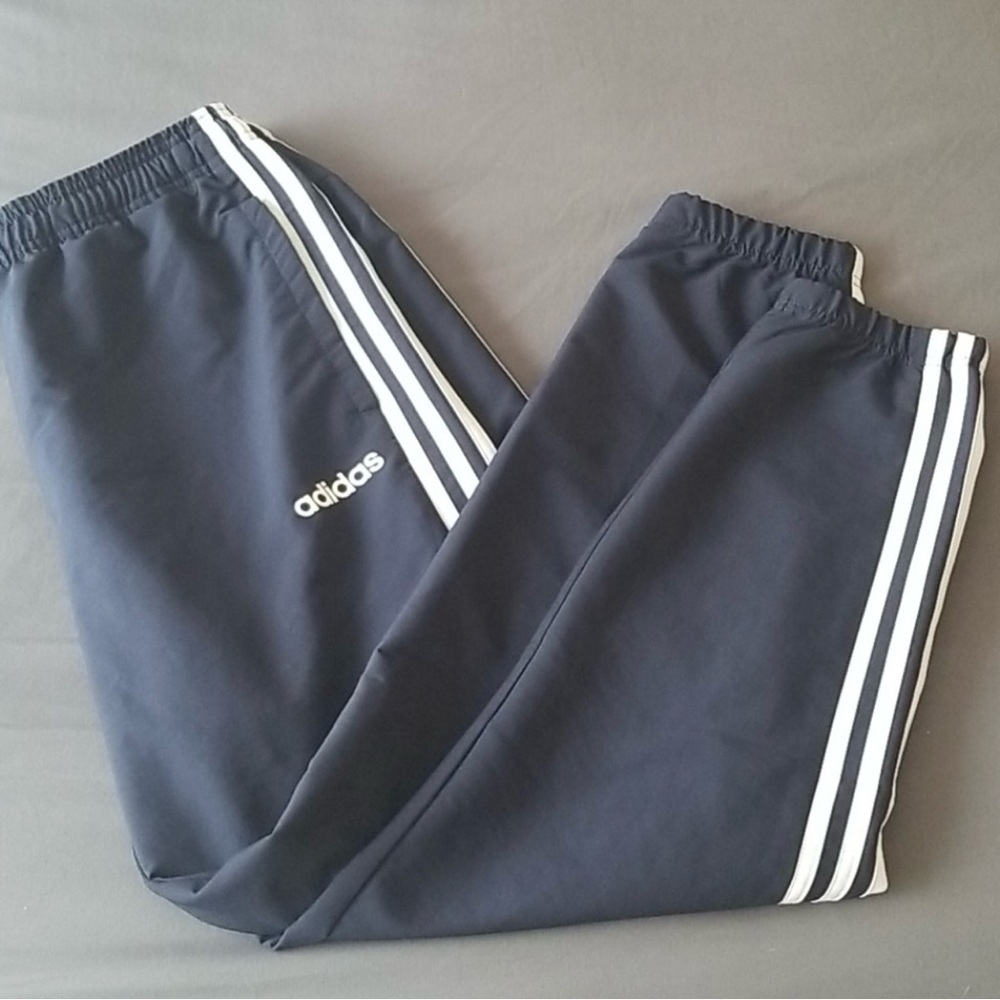 🏃‍♂️🏃🏻‍♂️🏃🏾‍♂️🏃‍♀️Adidas joggers